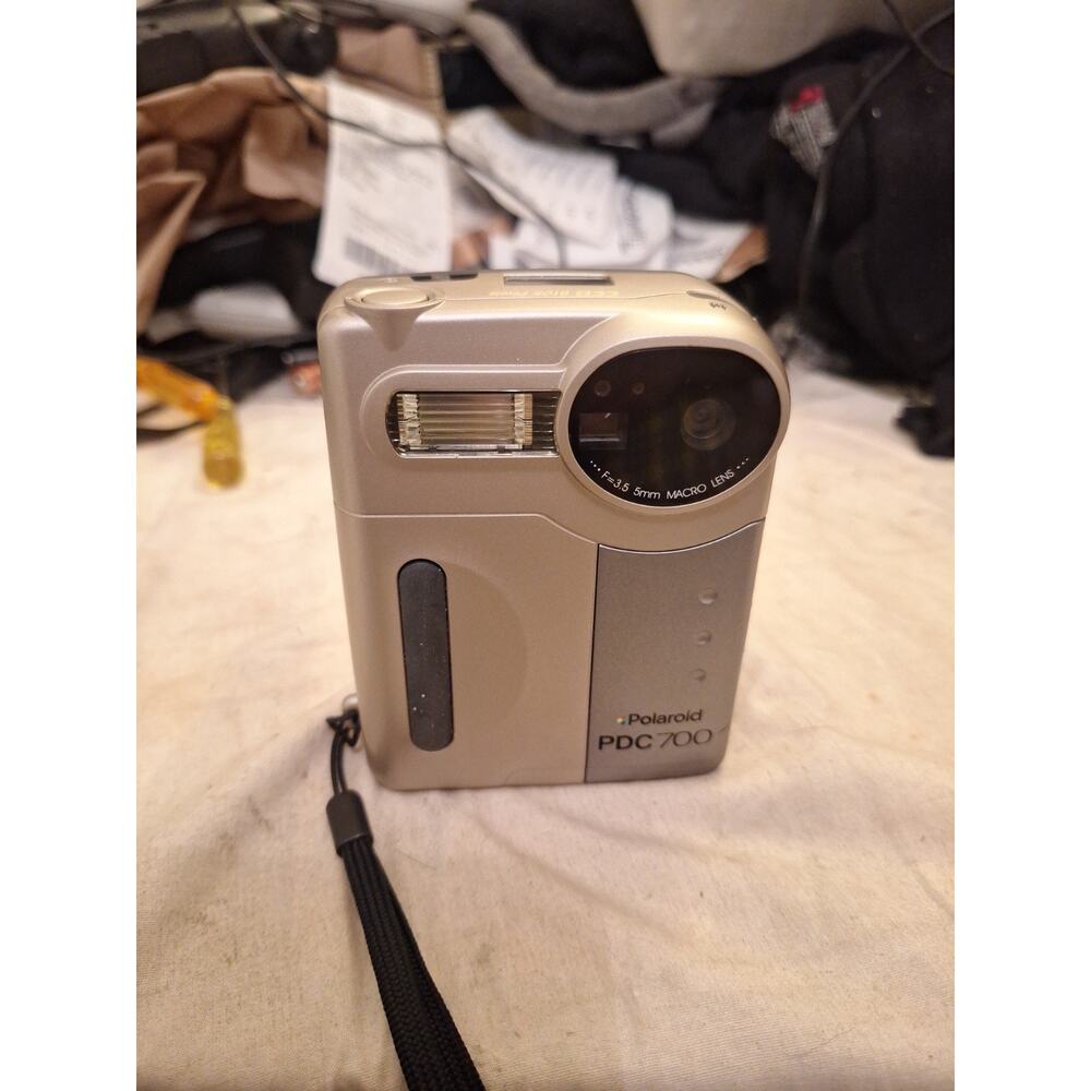 Vintage 1999 Polaroid PDC 700 810kMP Handheld Digital Camera W/ Macro Lens